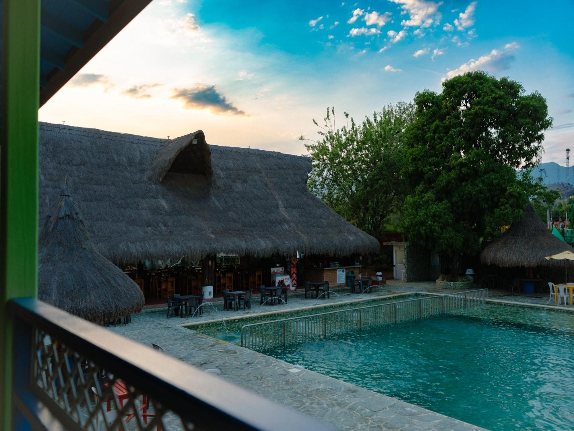 Hotel Acuarela Del Rio Санта-Фе-де-Антіокія Екстер'єр фото